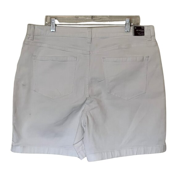 Gloria Vanderbilt Amanda denim shorts Short length classic rise size 18 white - Picture 2 of 9